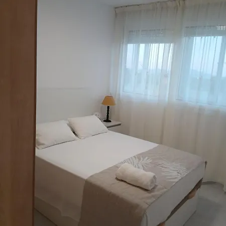 Cerca Del Mar *